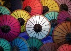 Mosaico di ombrellini cinesi