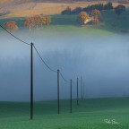 ...Un filo che scende verso la foresta di nebbia..., poi oltre..., il Paradiso!...

L'augurio, per tutti quelli che ne hanno bisogno,  che il 2014 sia come questo filo... ;-)

A voi...