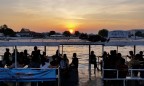 Tramonto sul fiume Chao Phraya a Bangkok