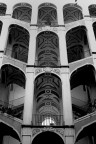 Palazzo dello Spagnolo - Napoli, Quartiere Sanit - Caratteristiche scale a doppia rampa ad " ali di falco".