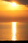 Tramonto con linea verticale di luce Tramonto con linea verticale di luce