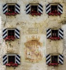 particolare del castello di Predjama particolare del castello di Predjama