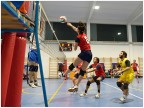 Volley Lurago.
Ho cercato di abbassare un po' i tempi per rendere maggiore il movimento della ragazza e la dinamicita' dell'azione. Ho lasciato lo sgabello dell'arbitro per rendere l'idea vera e propria del "sotto rete". 
Commenti e critiche gradite.
Nikon D600
Nikkor 24-70 f2.8
f5, 1/250, iso 3200