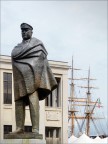 Trieste,monumento a Nazario Sauro,sullo sfondo parte della stazione marittima e gli alberi della "Vespucci". Consigli e critiche sempre ben accetti.