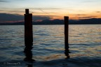 Tramonto sul lago di Garda, le luci della sera avanzano.