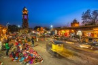 sony a77II; sony 16-105; iso 100;  f10; 25sec; treppiedi
foto della piazza di Jodhpur dove si vede un po di tutto, bici, macchine, mercato, mucche, camion, quello che c' prima o poi passa da li :)