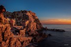 cioa a tutti.

ieri ero a manarola. cielo molto piatto e sole che a gennaio rimane proprio opposto a manarola. ho provato a catturare cosi il paese, mi dite se puo' andare?

f/22 0.8 secondi iso 100, cavalletto, telecomando. Canon 50d, sigma 10-20mm