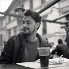 ad un tratto, un ritratto ... ;/) ad un tratto, un ritratto ... ;/)