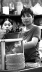 sguardi di donne ad Hanoi sguardi di donne ad Hanoi