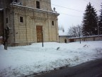 Un paesino di valico, pochissimi abitanti ed una abbondante nevicata