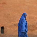 Taraoudant (Marocco). Le donne di Taraoudant si distinguono perch indossano il tradizionale abito azzurro e perch...sono molto diffidenti nei confronti dei viaggiatori stranieri