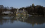 Lungo il Po di fronte ai murazzi. Esperia Torino Lungo il Po di fronte ai murazzi. Esperia Torino