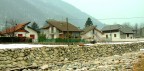 Malgrado un'alluvione di alcuni anni fa si continua a costruire a fianco del pericolo.Localit Valle di Lanzo.
