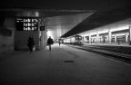 Per un periodo mi sono ritrovato spesso solo a viaggiare di sera in treno. Le stazioni storiche, come quella di Firenze SMN, di sera mostrano tutto il loro fascino.....