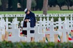 Accensione delle fiaccole al Cimitero Americano di Nettuno in occasione della Rievocazione storica dello sbarco di Anzio