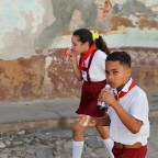 Fuori da una scuola a La Habana.