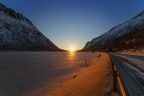 Tramonto sul fiordo ghiacciato