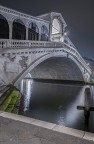 UN WEEKEND A GENNAIO CON LA MIA COMPAGNA E MENTRE ERO DI SERA TRA I VICOLI DI VENEZIA ALL IMPROVVISO MI RITROVO IL RIALTO DAVANTI, E COSI HO DECISO DI FARE QUALCHE FOTO.