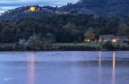 Si sta facendo giorno sul lago..