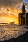 L'onda, il sole, la chiesa e il gabbiano L'onda, il sole, la chiesa e il gabbiano