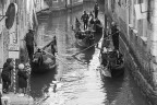 Passaggio delle gondole a venezia