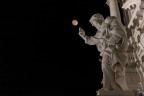Duomo di sr,statua di S.Paolo, che giuoca con la luna Duomo di sr,statua di S.Paolo, che giuoca con la luna