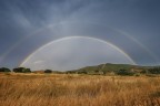 Un doppio arcobaleno si stampa sul cielo plumbeo durante un temporale estivo.
Come mi succede sempre in questi casi: toccata e fuga a mano libera perch poi arriva la pioggia.

Impressioni e suggerimenti sempre ben accetti.