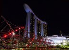 Marina Bay Sands in notturno ancora pi difficile da riprendere e da rendere