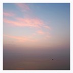 Aurora estiva sul mare con foschia Aurora estiva sul mare con foschia