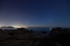 La cometa NEOWISE ripresa all'alba, sotto i cieli di Tortol in Sardegna.