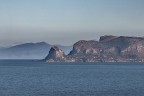 Questa foto  stata fatta dai piedi di monte Pellegrino a Palermo nello scorso febbraio e ritrae Capo Zafferrano ed alle spalle a sinistra la cima innevata dell'Etna che dista in linea d'aria poco pi di 148 km.