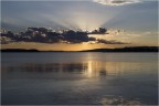 Ci si avvia al tramonto; lago Trasimeno, dal pontile vecchio di Passignano, 3 settembre 2020 alle 19:12