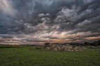 Uno strano temporale illumina il cielo con colori surreali.
Sud Sardegna.
La roccia inquadrata è un'antica tomba scavata sulla pietra.

Link alla versione non elaborata:
https://funkyimg.com/i/39dFD.jpg

Impressioni e commenti ben accetti