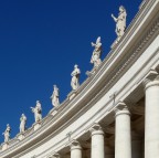 Colonnato di San Pietro, particolare delle statue