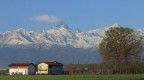 Una rara immagine del Monviso che fuma.