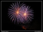 Io adoro i fuochi d'artificio... questa l'ho scattata con la Nikon Coolpix 4100 alla festa di S.Rocco (Siano, agosto 2005).