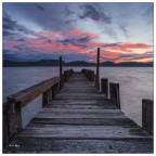 Pontile affollato all'alba.. Lago Puccini Pontile affollato all'alba.. Lago Puccini