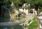 Refrontolo (Treviso)
Il Molinetto della Croda rappresenta uno dei pi suggestivi angoli della Marca Trevigiana. 
L'edificio risale al secolo XVII e le fondazioni poggiano sulla nuda roccia, appunto la croda della montagna.