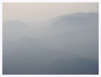 Profili prealpini nella foschia