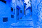 Chefchaouen Marocco detta anche la Citt Bl e si intuisce il motivo.
Adesso  diventata una citt con l'impronta turistica ma la motivazione originale dell'abitudine di colorare di blu ogni cosa stava nella necessit di difendersi dal riverbero del sole troppo accecante sgli  intonaci bianchi di calce viva e perci hanno iniziato a mescolare il colorre agli intonaci per ridurlo.
Commenti e critiche sempre ben accetti.