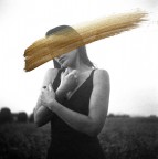 Nascosta dietro un silenzio Nascosta dietro un silenzio