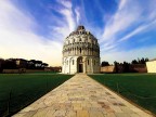 Il vuoto mattutino in Piazza dei Miracoli