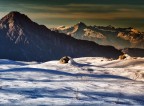 Vista da Sette Fontane verso la Vallarsa. Sullo sfondo il monte Zugna e, lontano, il Car Alto. Gennaio 2024