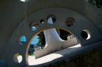 Monumento dedicato a G. S. Strudthoff, boemo che, giunto a Trieste, fond con il cognato una fabbrica di strumenti nautici, poi le Officine Meccaniche S. Andrea (oggi pi tristemente nota come Wartsila) ed infine un proprio cantiere navale.
Particolari del monumento