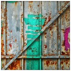 Scrostature di ruggine su vecchio portone Scrostature di ruggine su vecchio portone