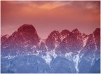Le pareti orientali del Baffel�n e dei Tre Apostoli (Sengio Alto- Piccole Dolomiti) con vista da Valli del Pasubio.
 Un'alba di marzo 2026