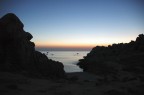 un posto incantevole vissuto da persone che abitano in grotte situato vicino santa teresa di gallura