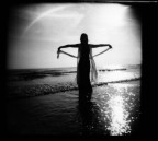 fatta con la Holga, situazione di controluce, tmax 400
 una scannerizzazione da provino