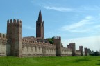 Una cartolina da Montagnana, con la splendida cinta muraria che la avvolge.
Molto classica, senza pretese, era una bella giornata ieri.
ciaociao
Damon