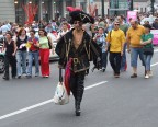 Uno dei molteplici personaggi al pride